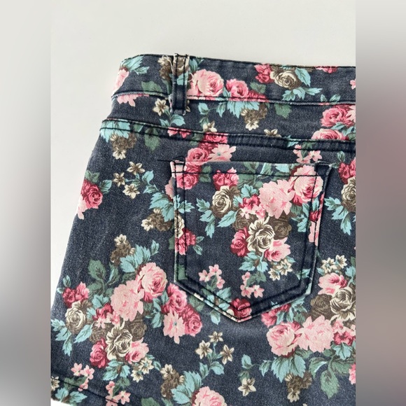 Women’s Denim Shorts, Floral Print, Size XS-S - Picture 2 of 8